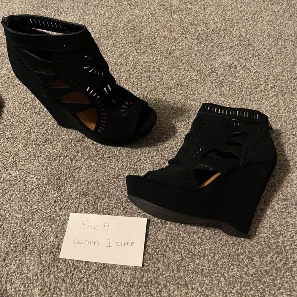 Black Wedges